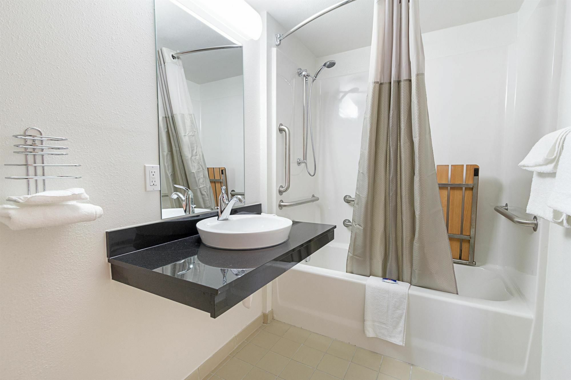 Red Roof Inn Plus+ Columbus - Worthington Extérieur photo